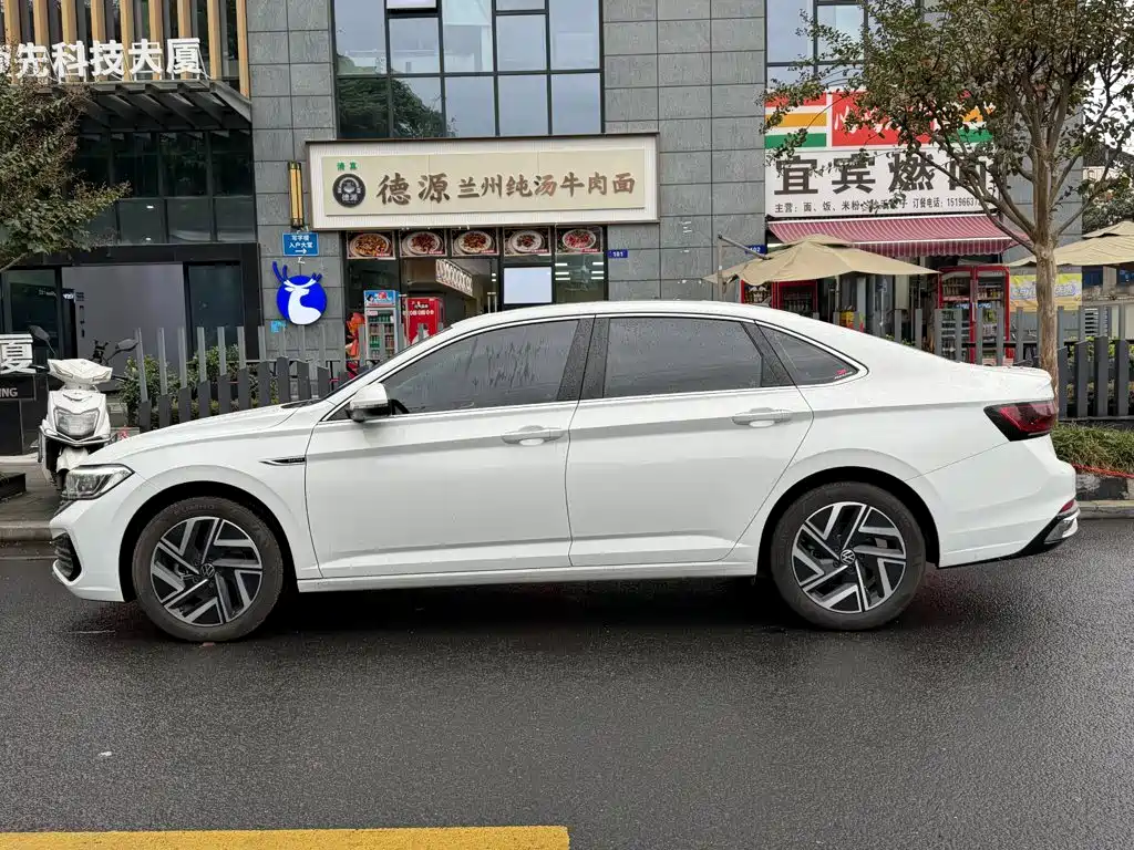 Volkswagen Sagitar — миниатюра 3