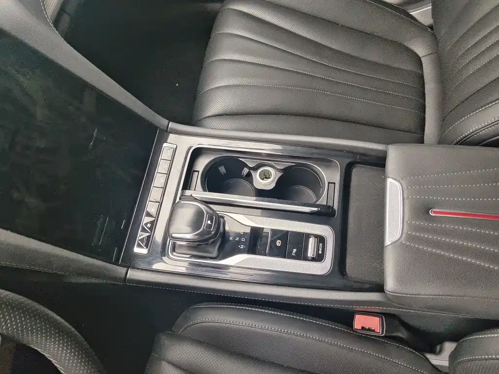 Hongqi Hongqi H5 — миниатюра 5