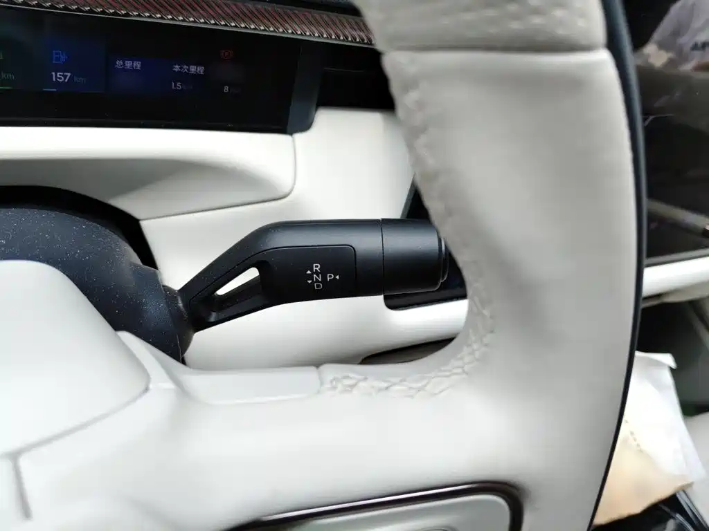 Lynk & Co 900 — миниатюра 9