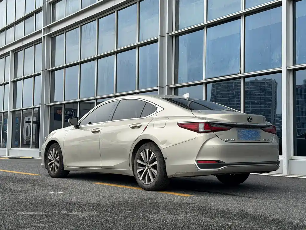 Lexus ES — миниатюра 4