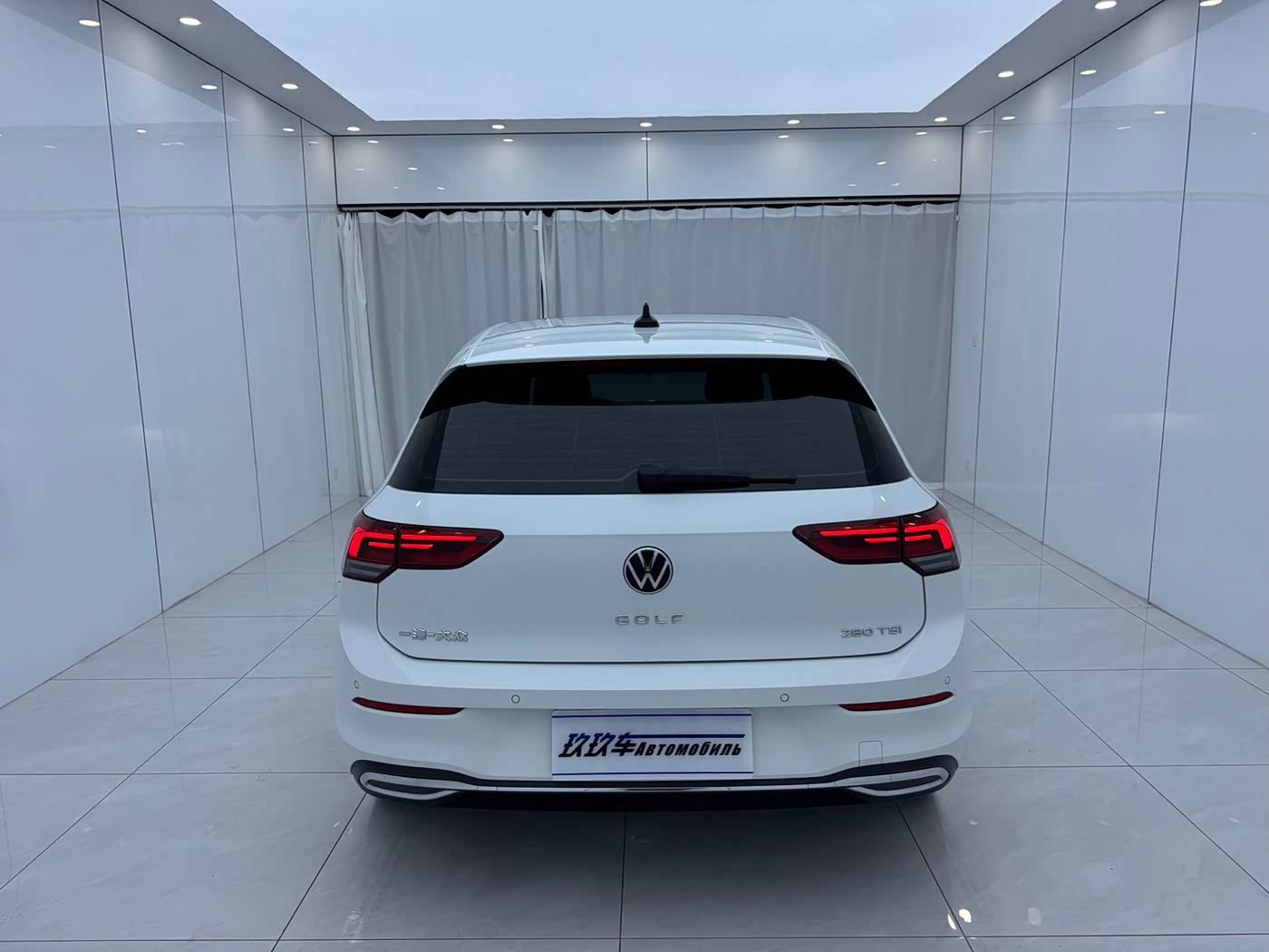 Volkswagen Golf 1.4 л 2022 г. Белый, пробег 8800 км