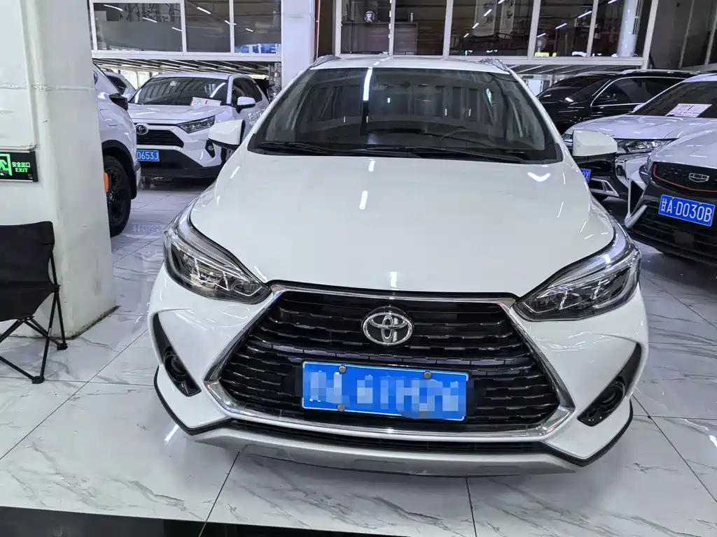 Toyota Yaris L — миниатюра 2