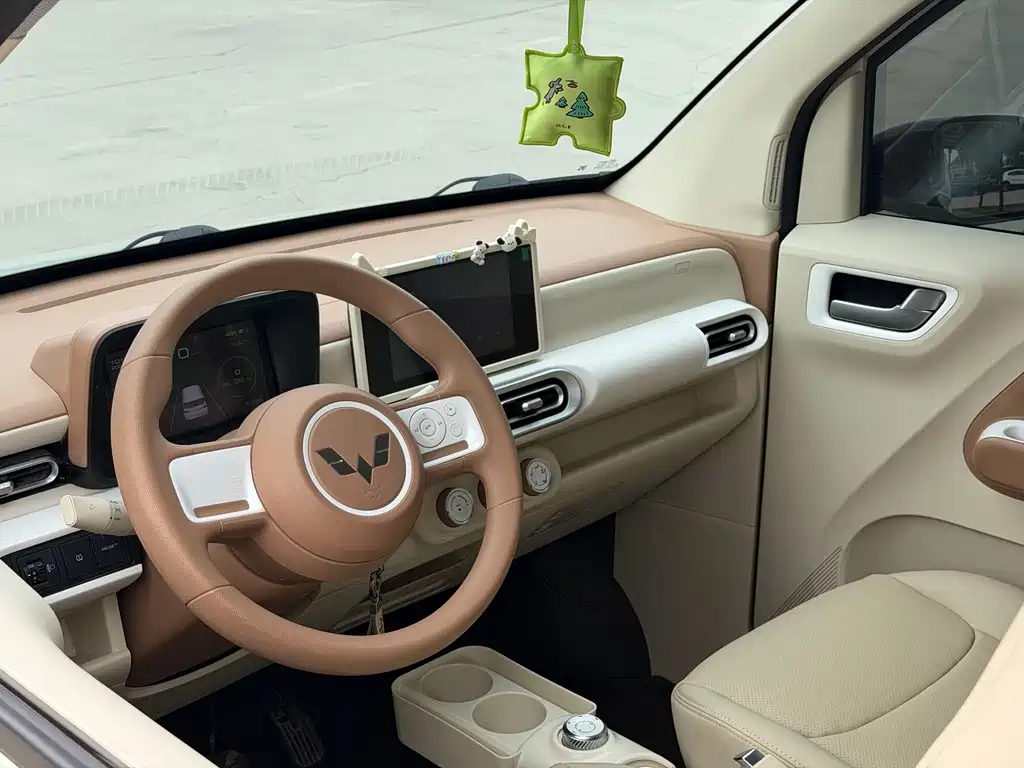 Wuling MINIEV — миниатюра 6