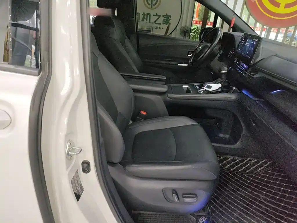 Toyota Sienna — миниатюра 25