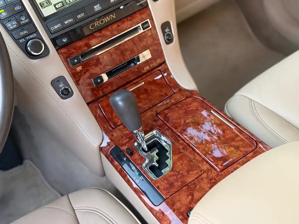 Toyota Crown — миниатюра 12