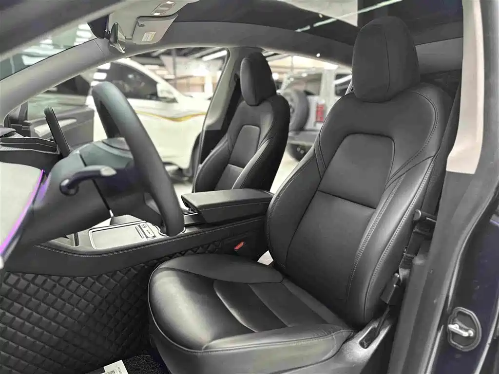 Tesla Model Y — миниатюра 16