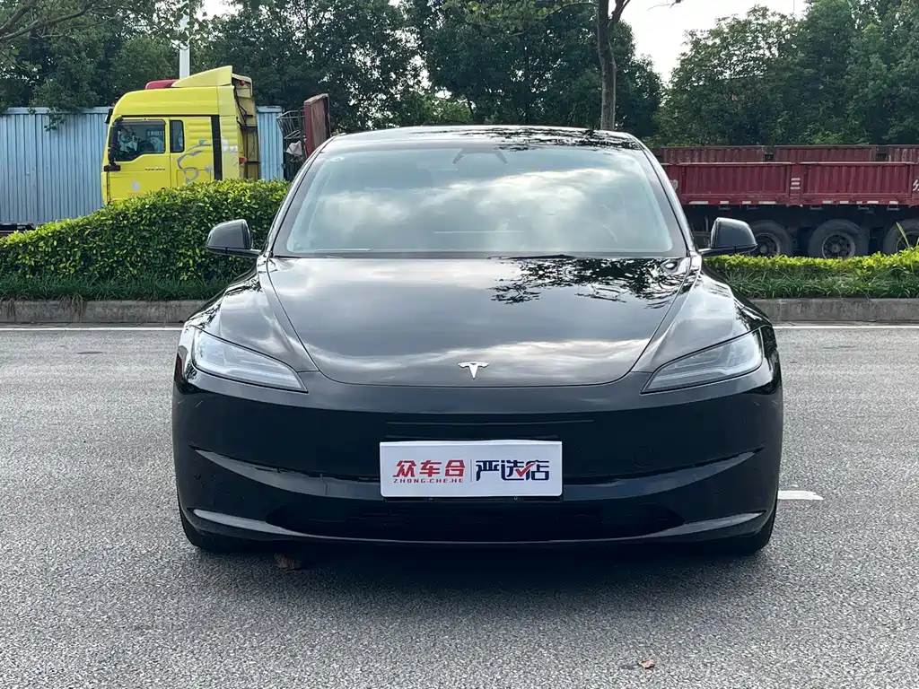 Tesla Model 3 — миниатюра 2