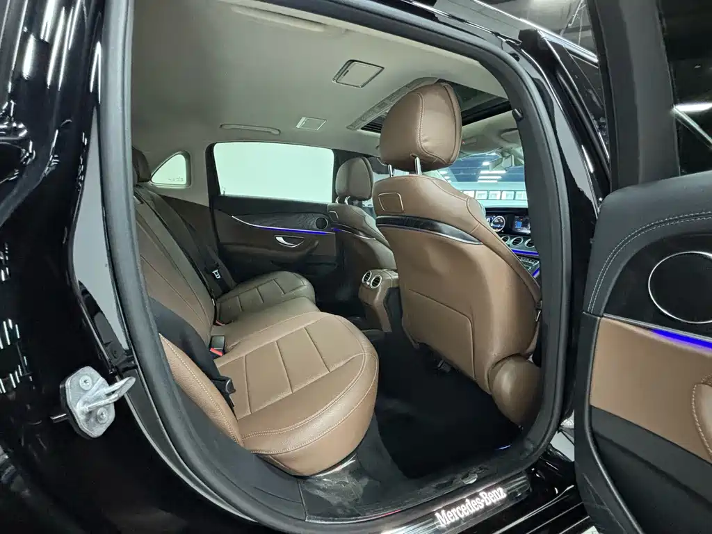 Mercedes-Benz E-Class — миниатюра 11