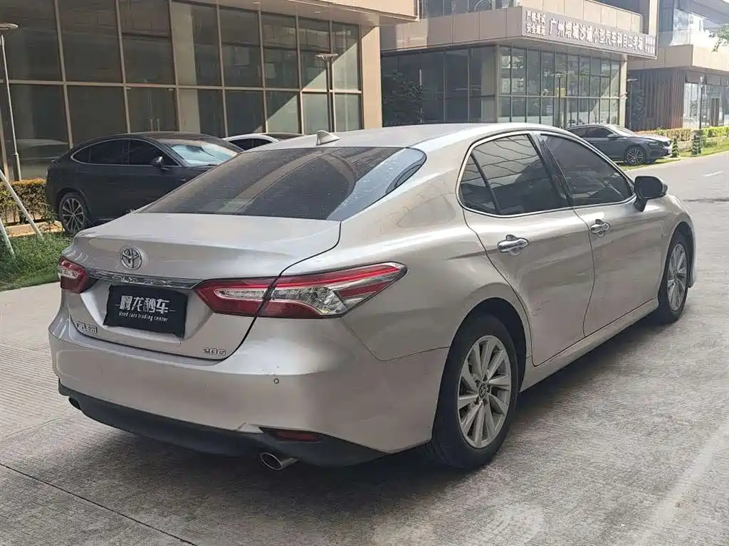 Toyota Camry — миниатюра 9