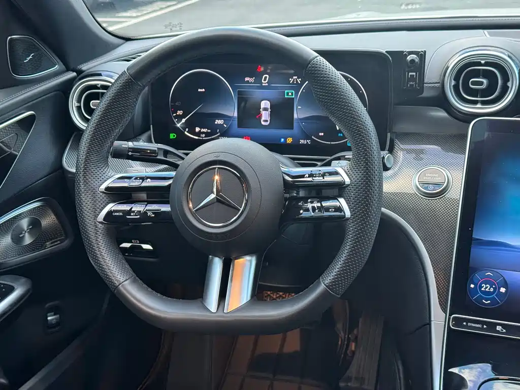 Mercedes-Benz C-Class — миниатюра 13