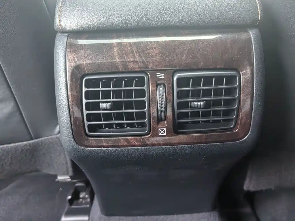 Toyota Camry — миниатюра 18