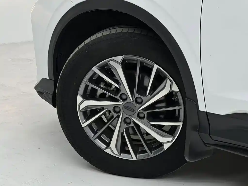 Geely Binyue — миниатюра 11