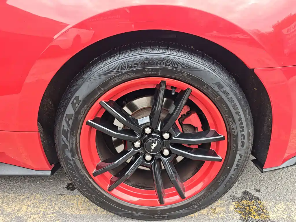 Ford Mustang — миниатюра 8