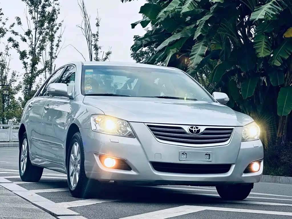 Toyota Camry — миниатюра 2