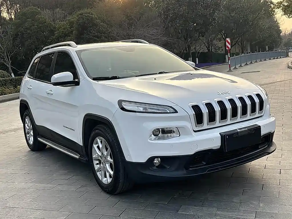 Jeep Cherokee (Import) — миниатюра 3
