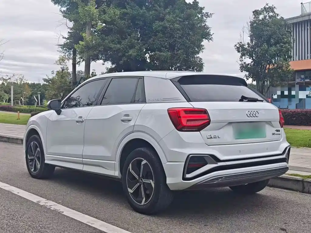 Audi Q2L e-tron — миниатюра 5