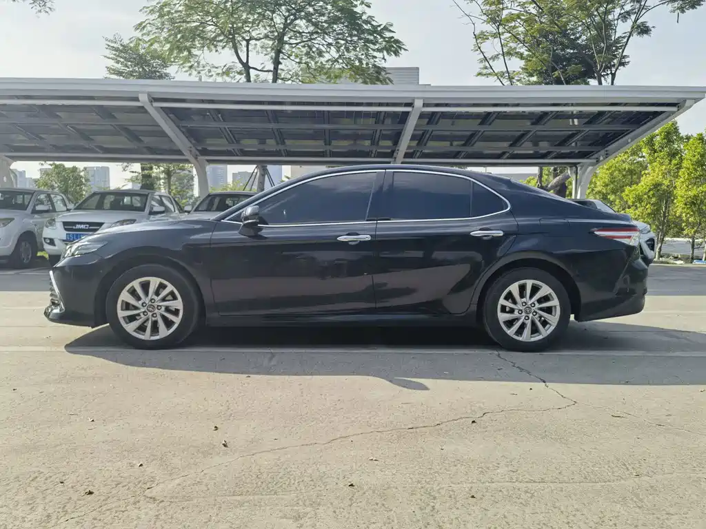 Toyota Camry — миниатюра 5