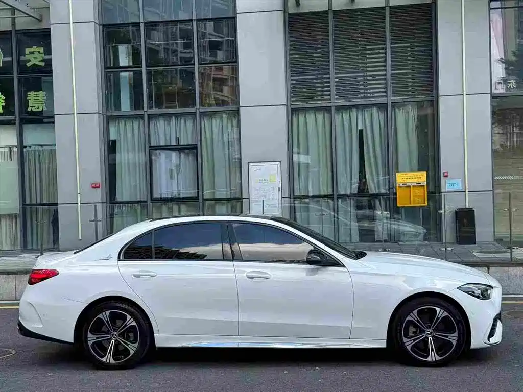 Mercedes-Benz C-Class — миниатюра 4