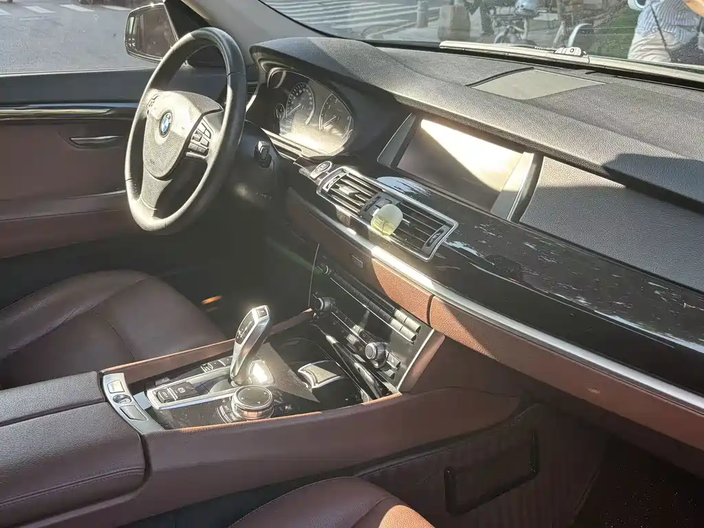 BMW 5 Series GT — миниатюра 5