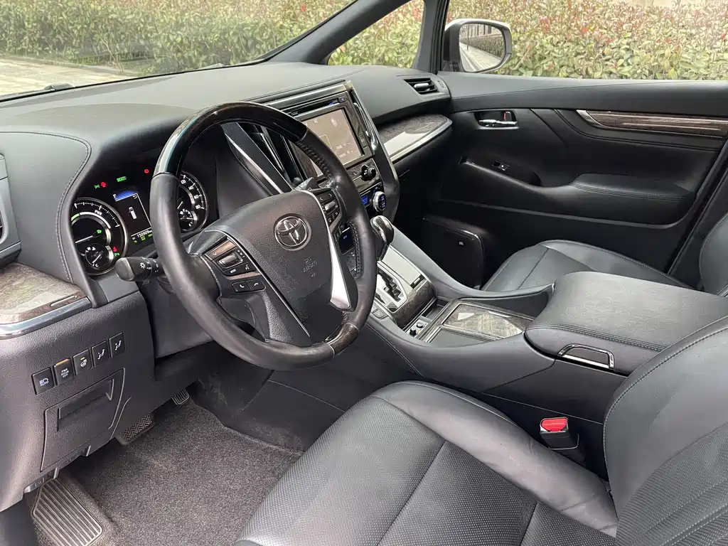 Toyota Vellfire 2019 2.5L HV Luxury