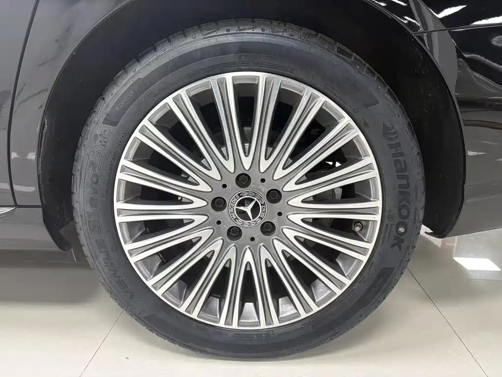 Mercedes-Benz E-Class — миниатюра 27