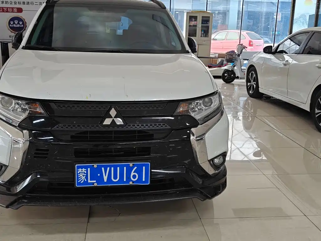 Mitsubishi Outlander — миниатюра 2