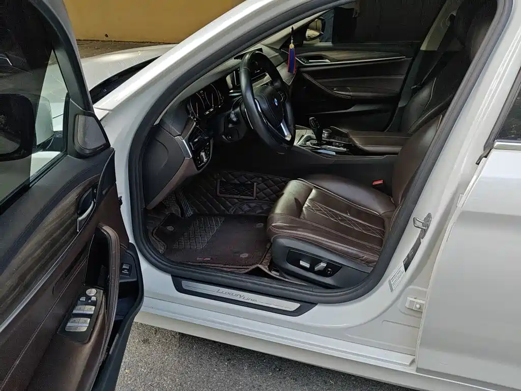 BMW 5 Series — миниатюра 8
