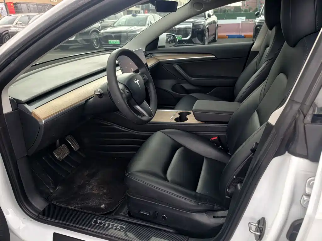 Tesla Model 3 — миниатюра 4