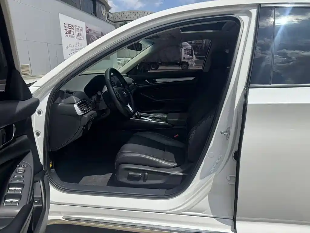 Honda Accord — миниатюра 18