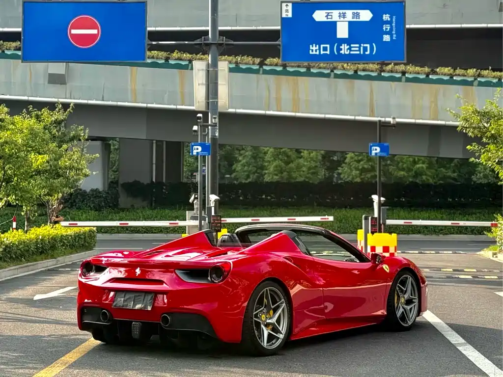 Ferrari 488 — миниатюра 7