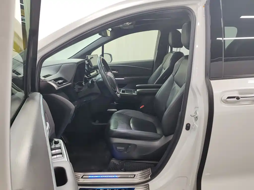 Toyota Sienna — миниатюра 11
