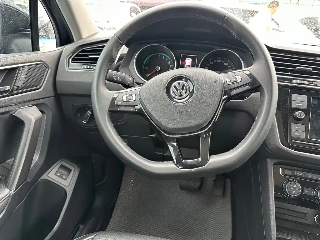Volkswagen Tiguan L PHEV — миниатюра 9