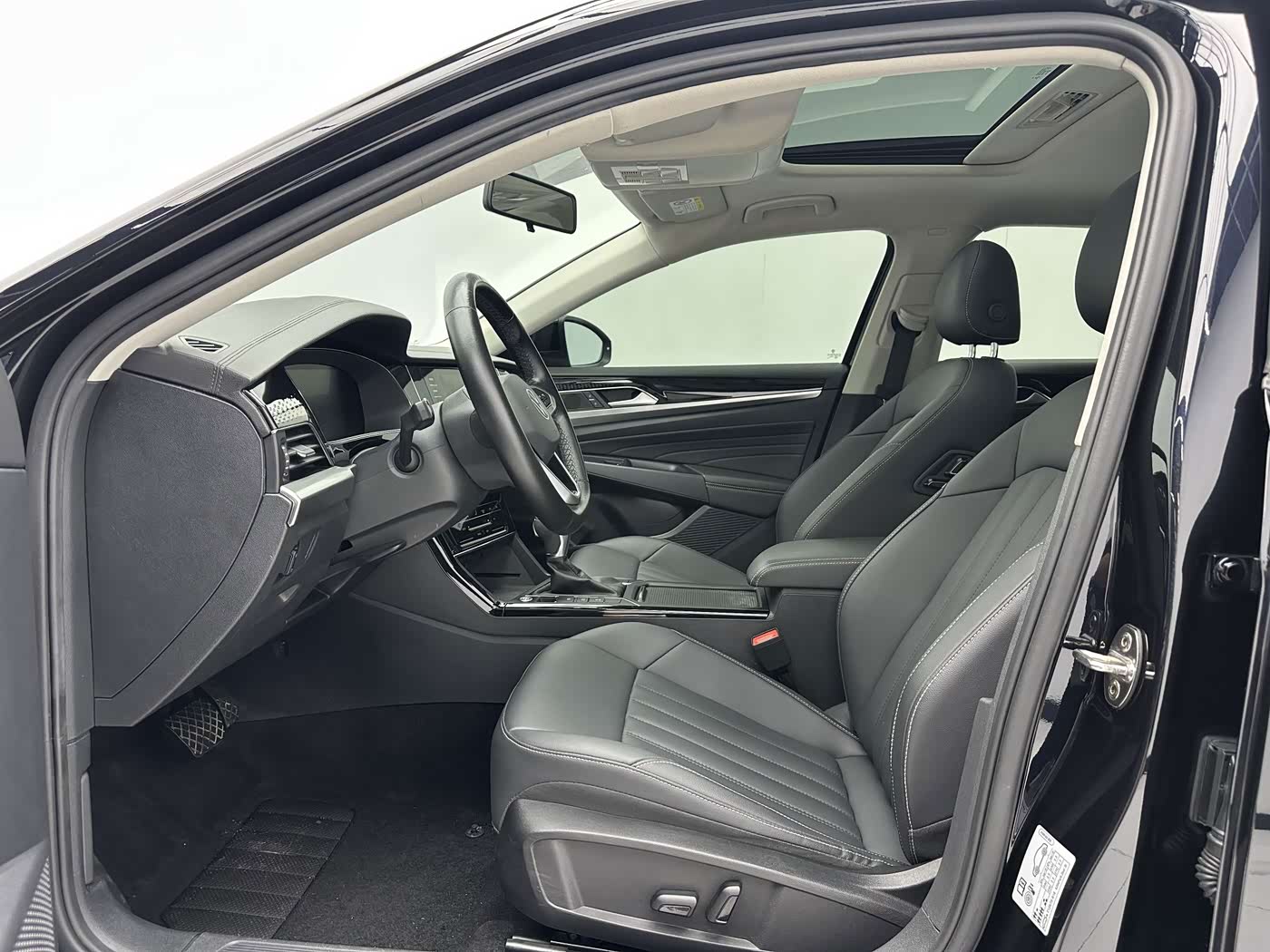 Volkswagen Passat 1.4 л 2022 г. Чёрный, пробег 29000 км