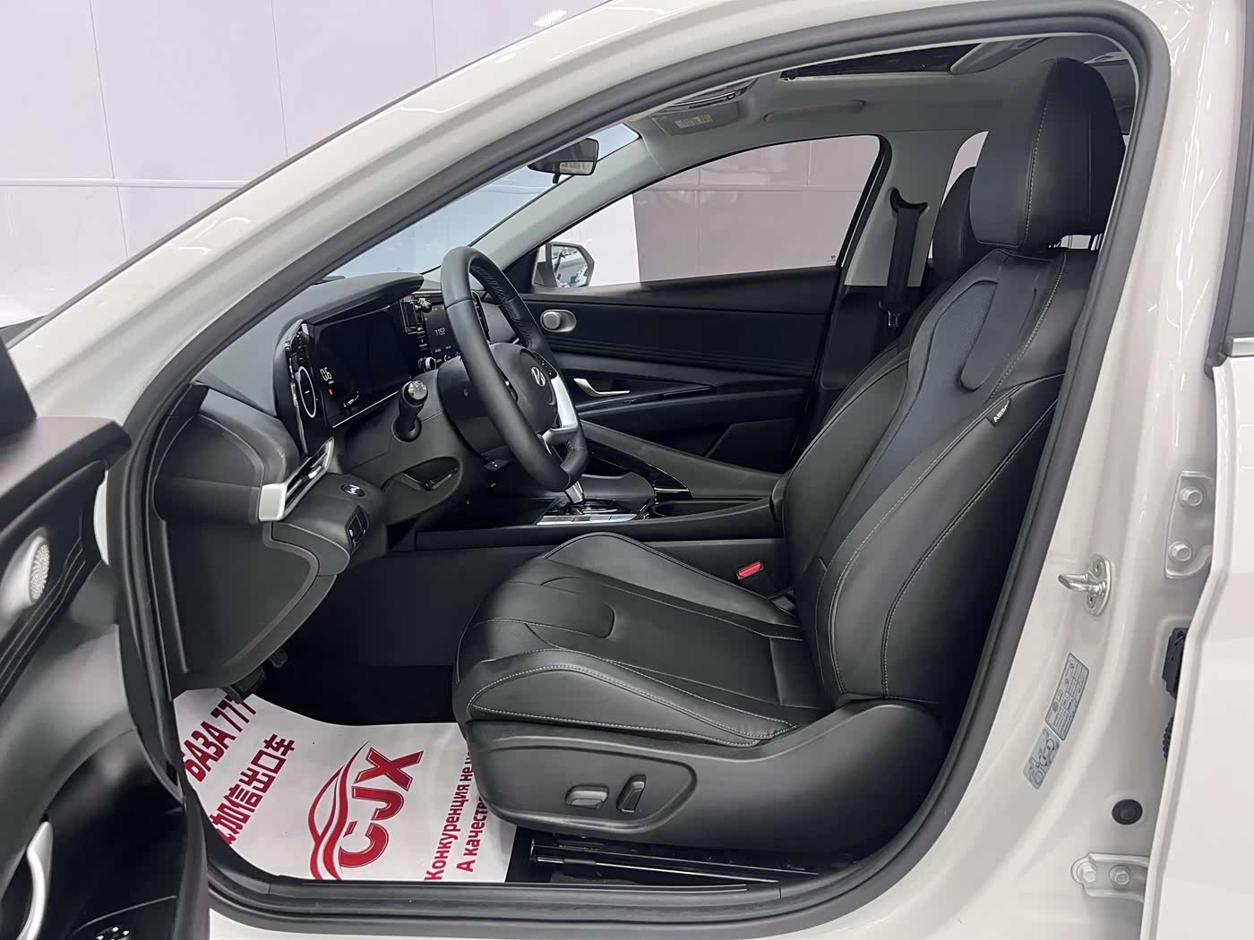 Hyundai Elantra 1.5 л 2024 г. Белый, пробег 15000 км