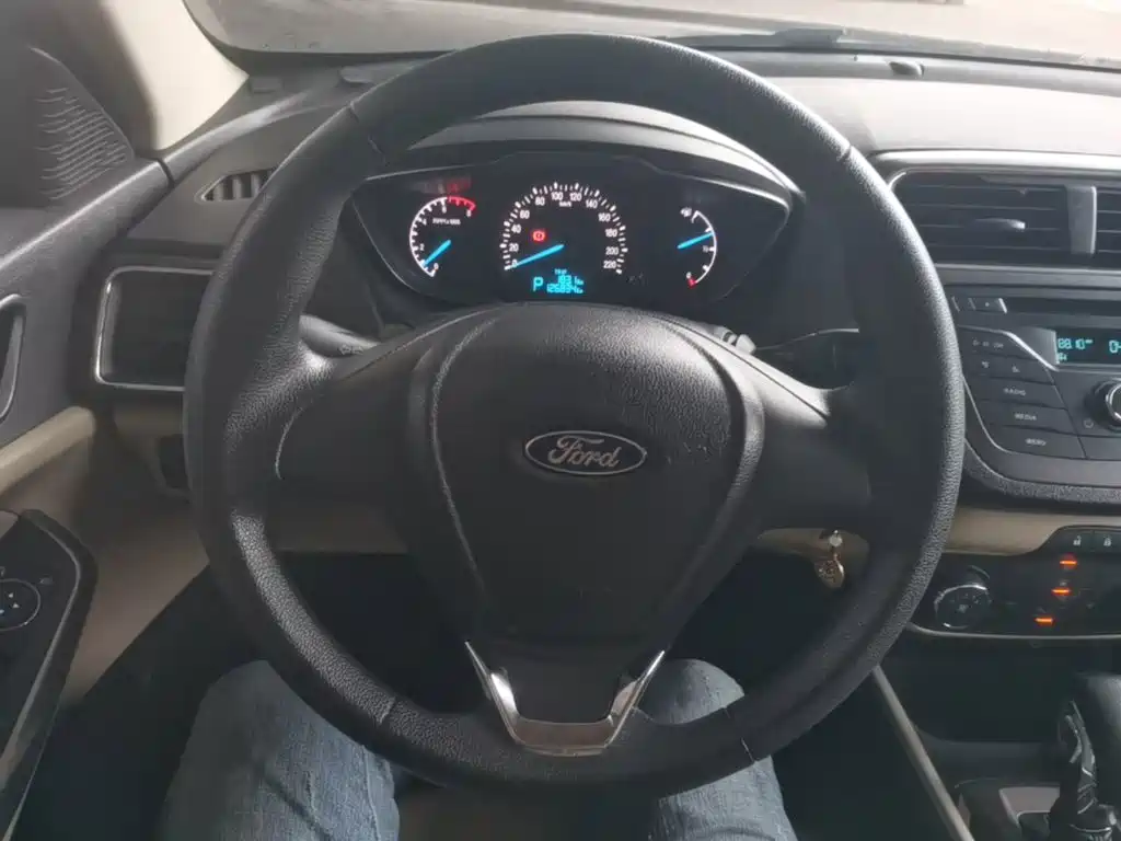 Ford Escort — миниатюра 11