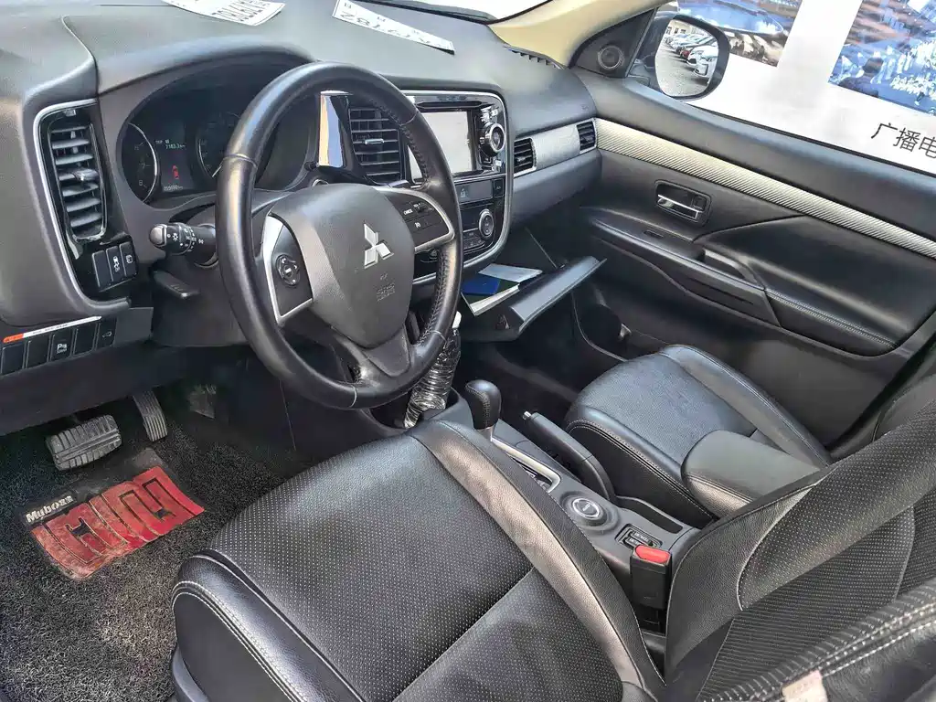 Mitsubishi Outlander (Import) — миниатюра 3