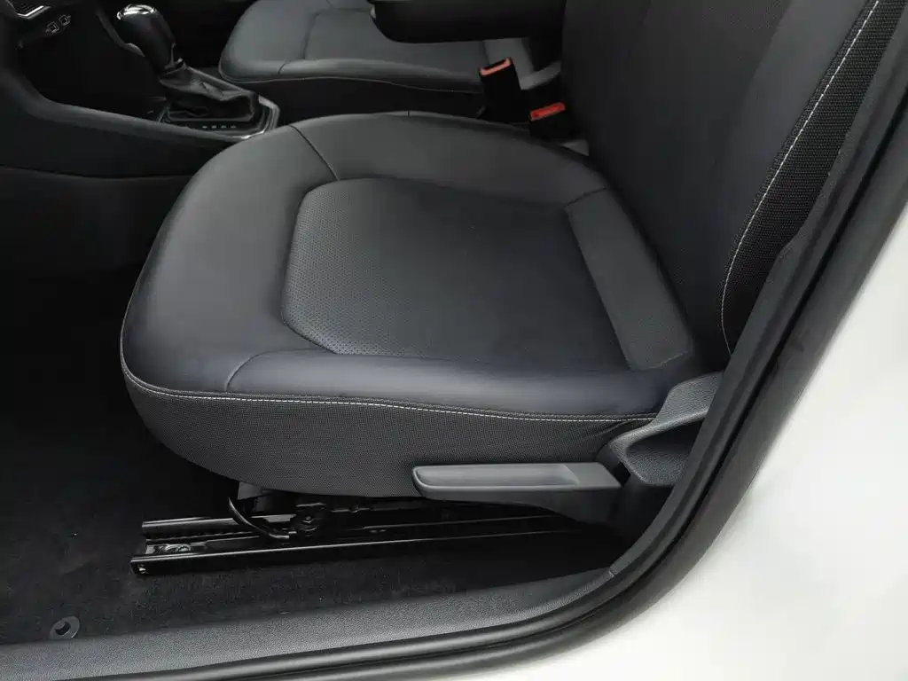 Skoda Rapid — миниатюра 20