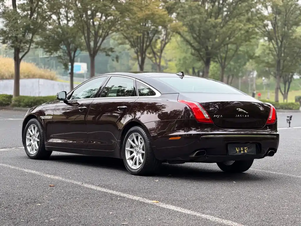 Jaguar XJ — миниатюра 7