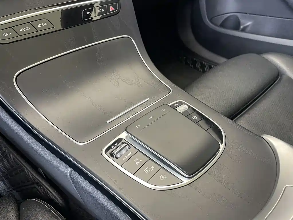 Mercedes-Benz C-Class — миниатюра 11