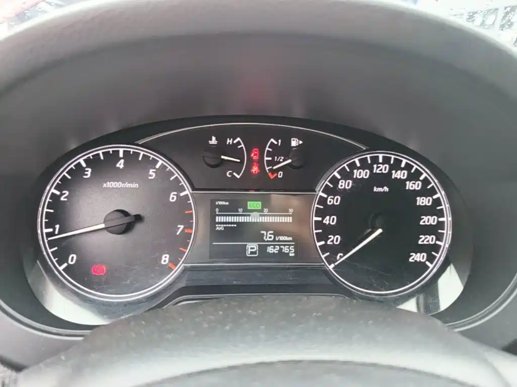Nissan Tiida — миниатюра 12