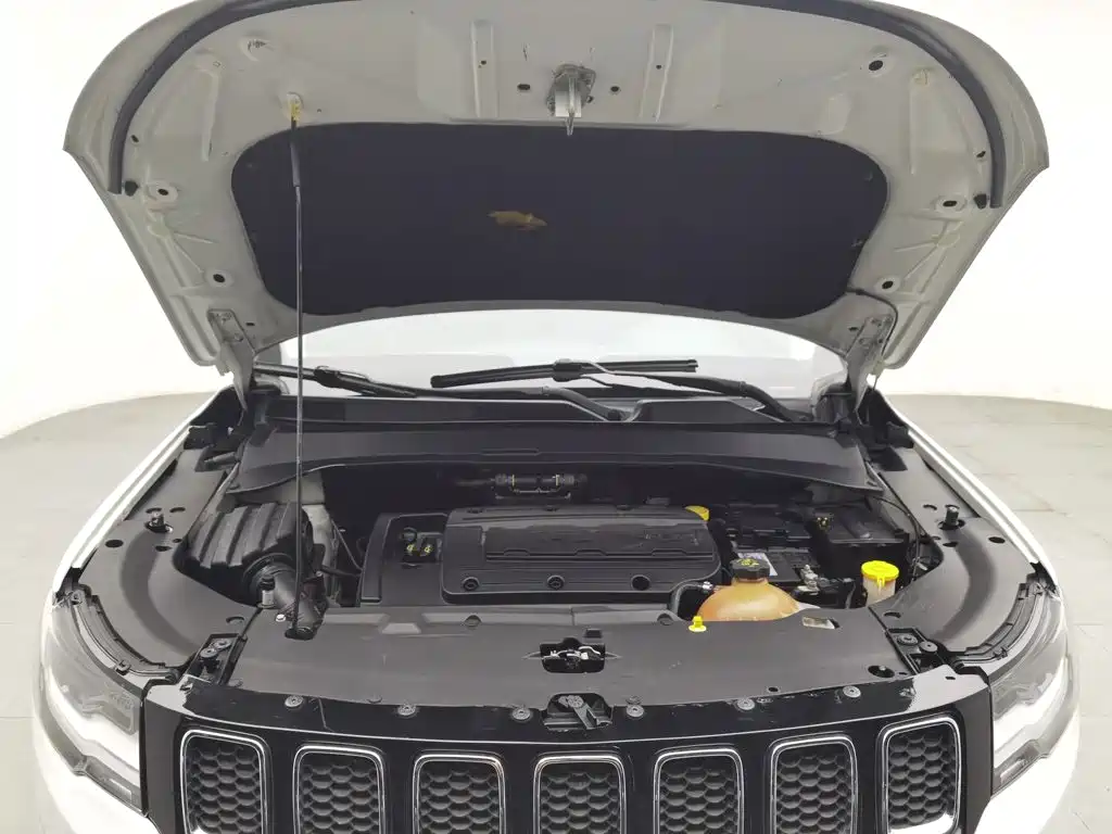 Jeep Compass — миниатюра 6