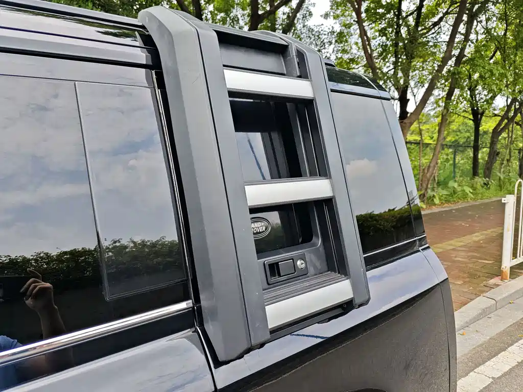 Land Rover Defender — миниатюра 24