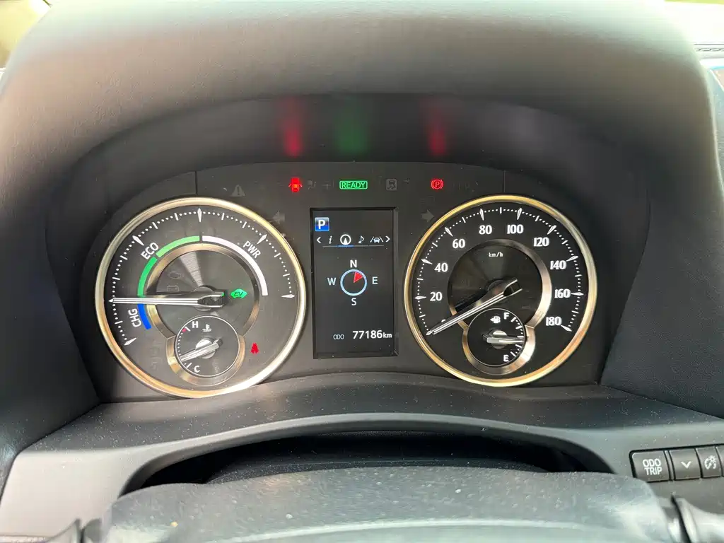Toyota Alphard — миниатюра 4