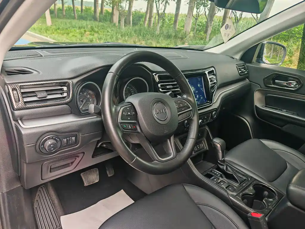 Jeep Grand Commander — миниатюра 14