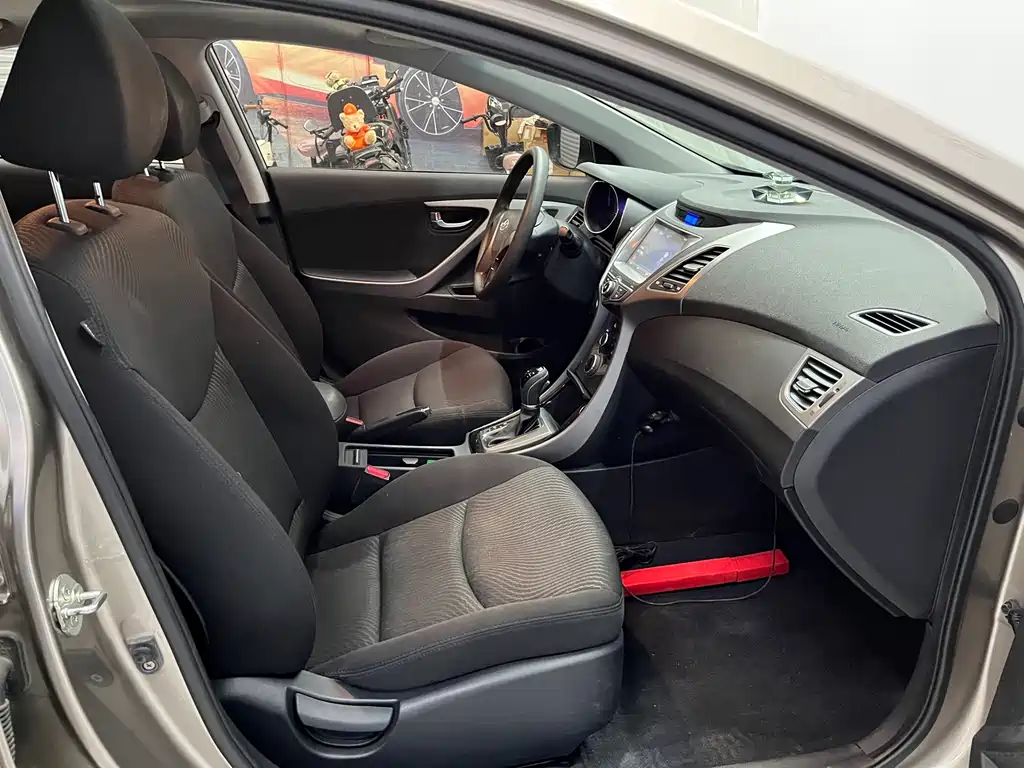Hyundai Elantra Langdong — миниатюра 12