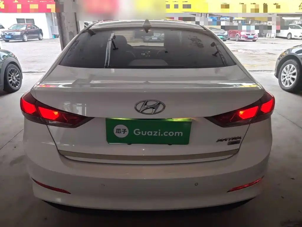 Hyundai Elantra — миниатюра 6