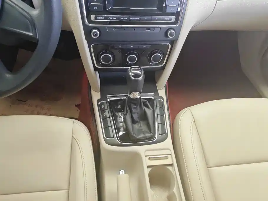 Skoda Superb — миниатюра 16