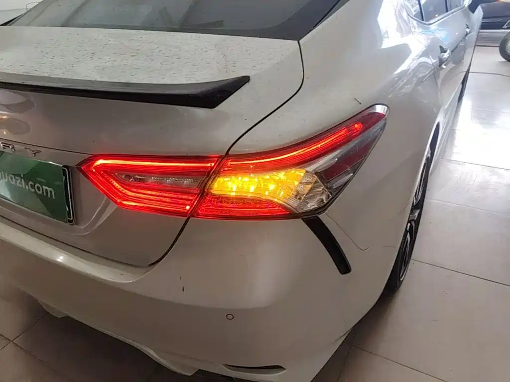 Toyota Camry — миниатюра 8