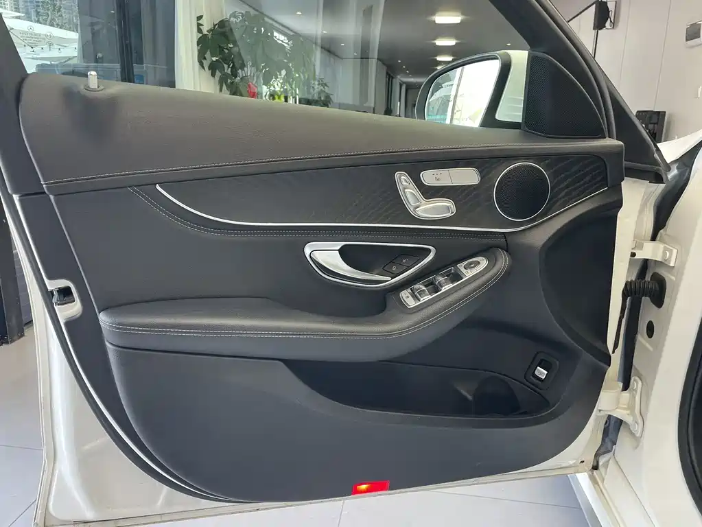 Mercedes-Benz C-Class — миниатюра 7