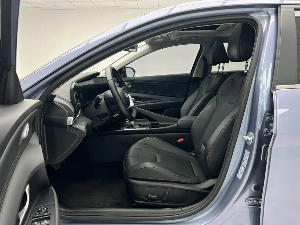 Hyundai Elantra — миниатюра 7